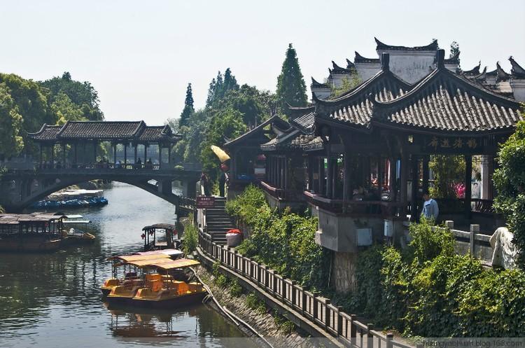 乐业公路养护中心迅速开展公路除雪保通